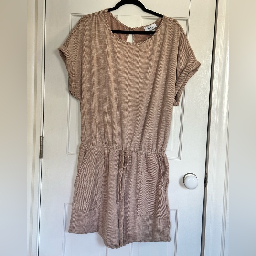 NWT Gilli tan ribbed short-sleeve romper with elastic waist - size 1X